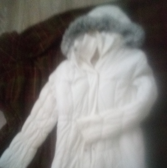 White puffer coat with fur hood - Picture 1 of 4